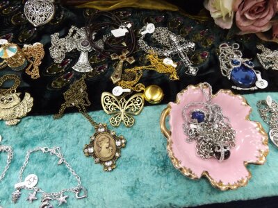 Broches